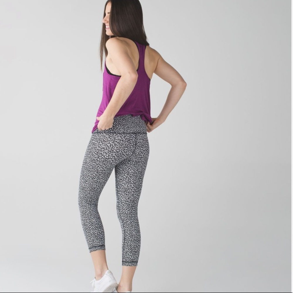 Lululemon Wunder Under Crop (Hi-Rise)
Miss Mosaic Black 6 - Picture 3 of 13